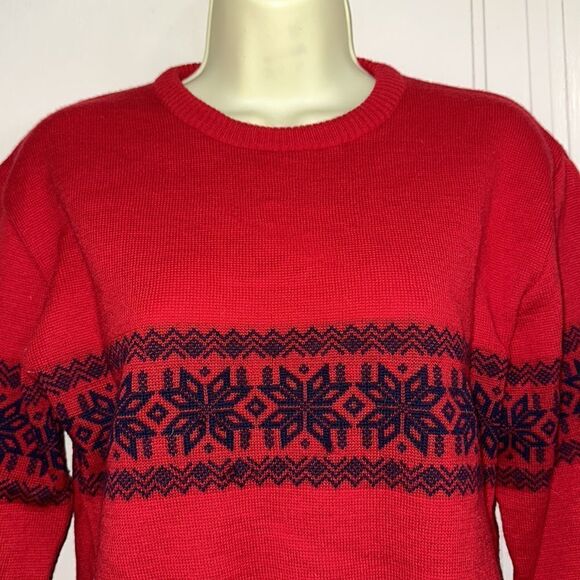 Vintage 70s Meister red wool sweater with navy blue snowflake pattern - Picture 2 of 12